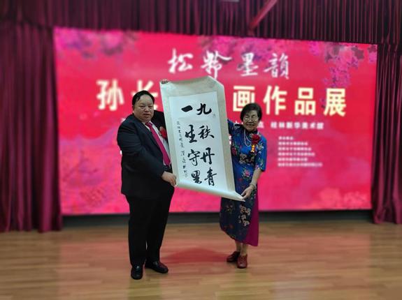 国庆逢艺展！九旬孙长英“松龄墨韵”书画展桂林启幕，笔墨传情话家风