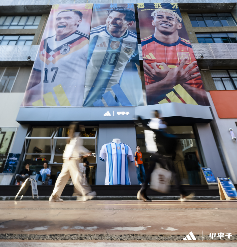 阿迪达斯×小李子足球26世界杯球衣快闪完美收官！魔都潮人集体打卡的足球盛宴有多嗨？