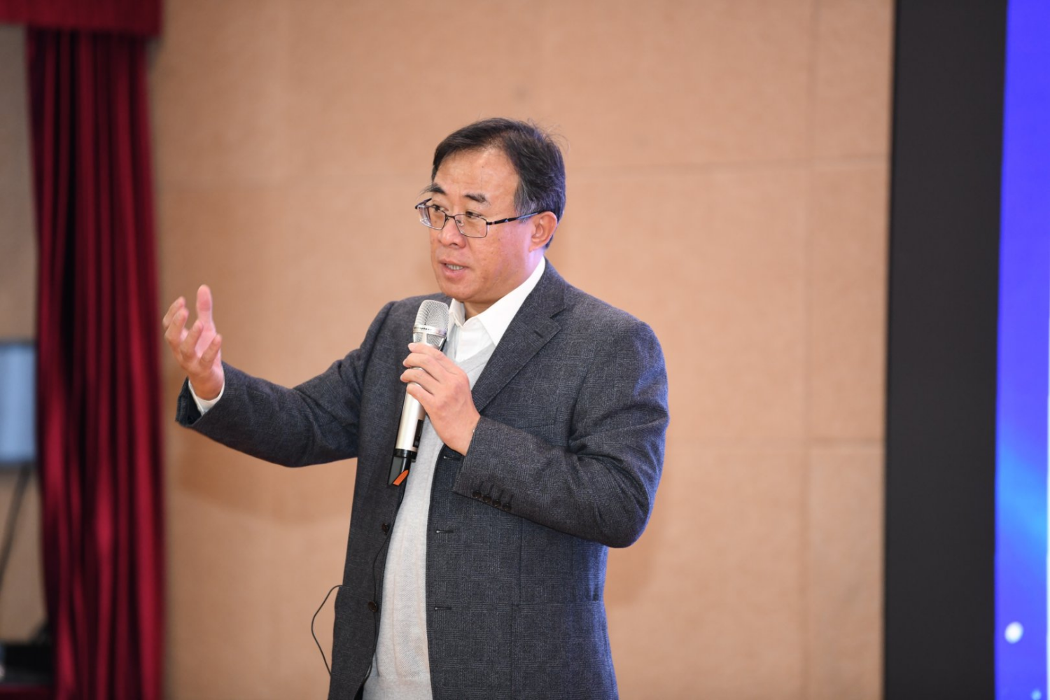 1766972550848757.png 高文斌老师(1).png