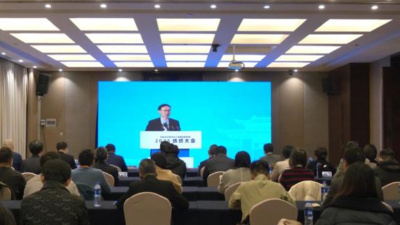 聚焦品质升级，发力品牌塑造！2025纺织服装创新年会暨共青城羽绒产业发展大会点亮产业新航向