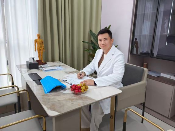 方草根，华佗九针传承人