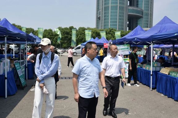 平川集团华西农交会再创新，多维融合架产销金桥