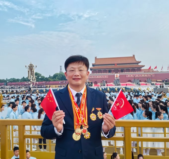 邢纪国：从“9.3”阅兵观礼台到国际合作舞台的使者与公益楷模 