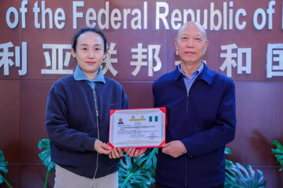 道医龙门派第十七代传人、非遗全息气道腿足疗医术传承人