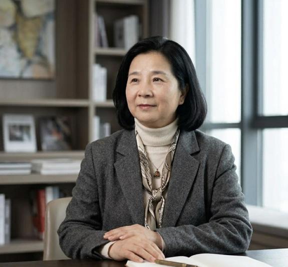 从材料判断到行业方法论——王小梅在全球化背景下对中式家具行业发展的专业洞察与前瞻